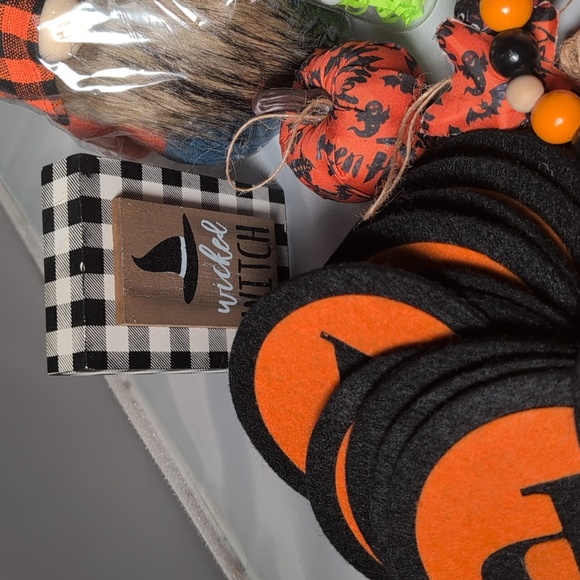 Halloween Themed Tiered Tray Home Decor Bundle - Picture 8 of 9